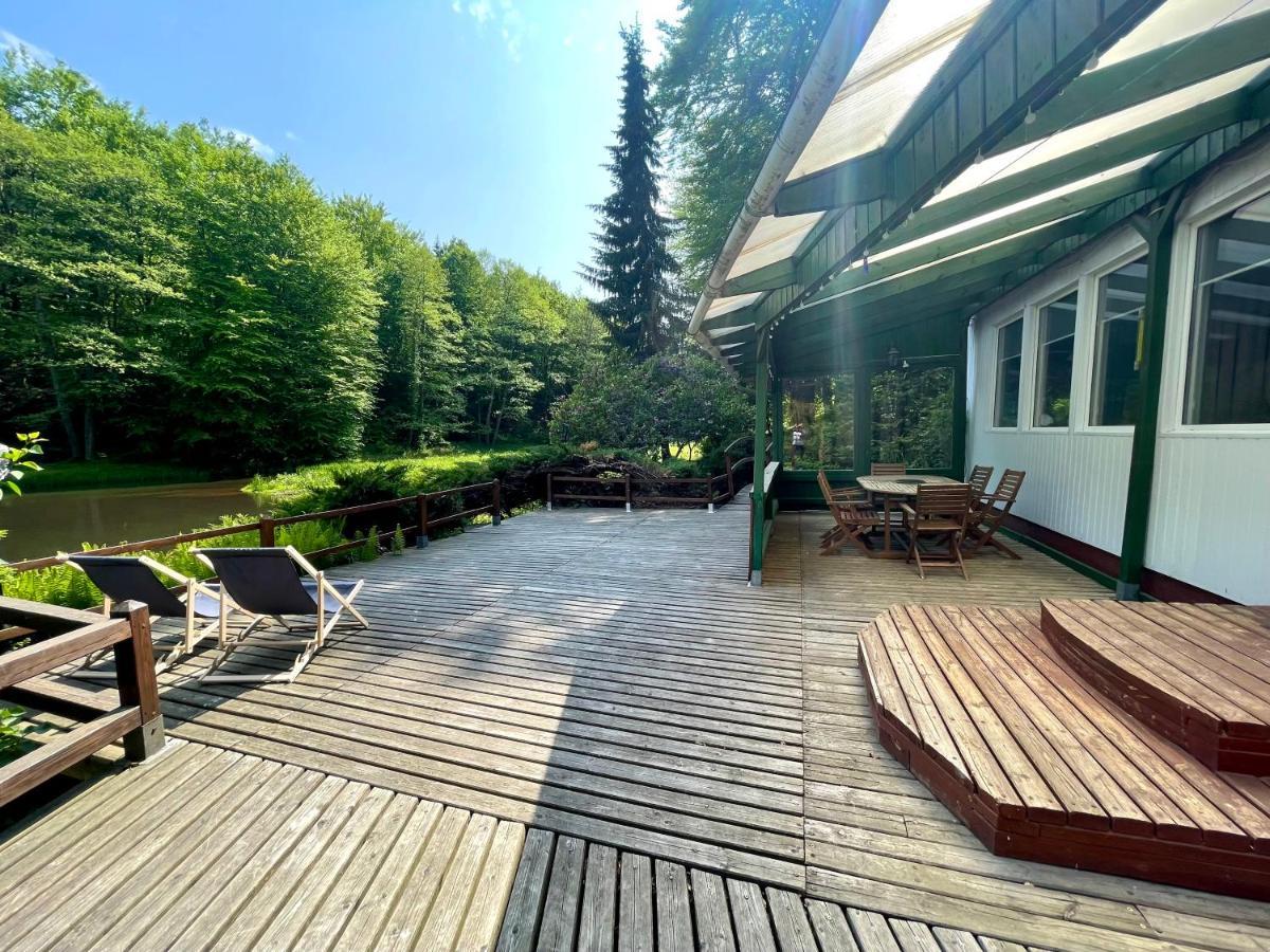 Domek W Glebi Lasu Nad Stawem Wierszyno エクステリア 写真